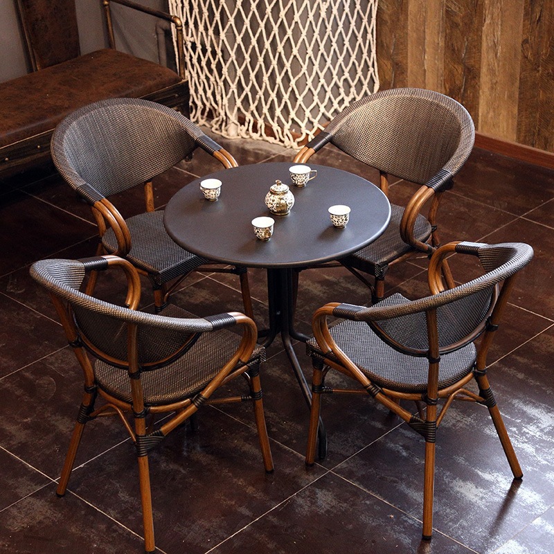 Outdoor Furniture Table And Chairs - Outdoor-Tisch- und Stuhl-Set, modern, maßgefertigt, für